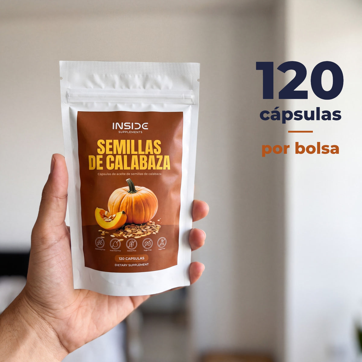 Bolsa de 120 cápsulas en la mano